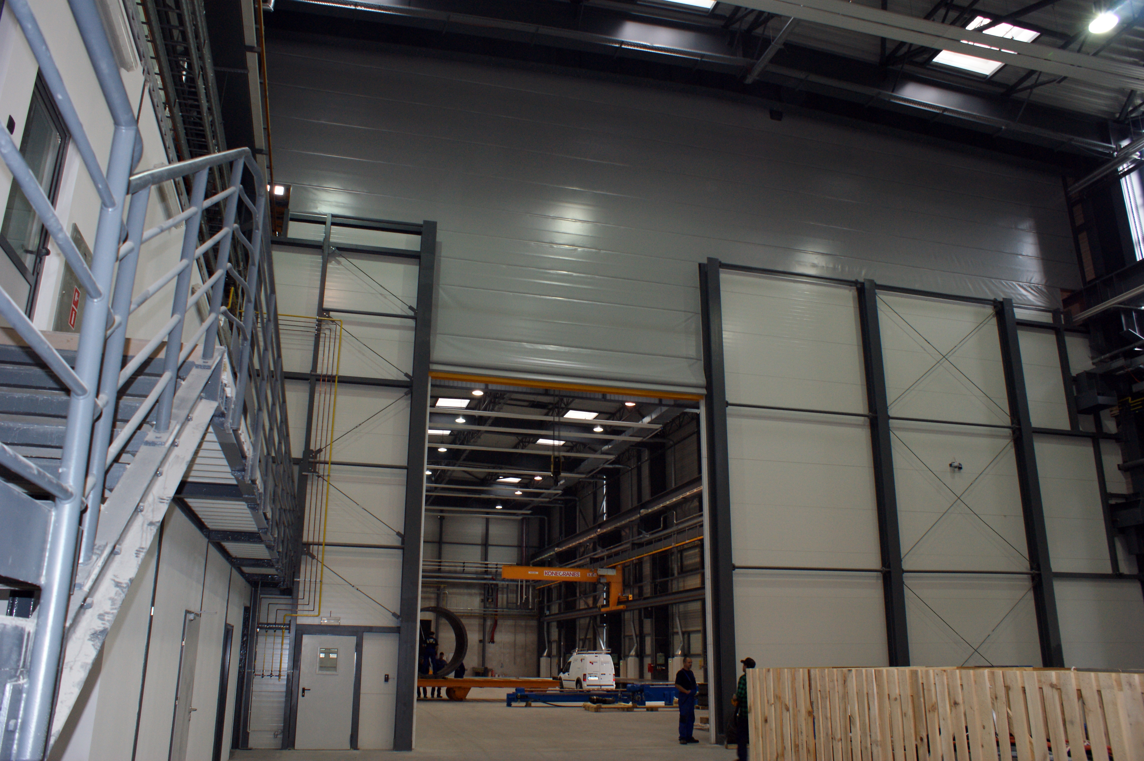 Bramy suwnicowe Champion Door Factory crane bay doors