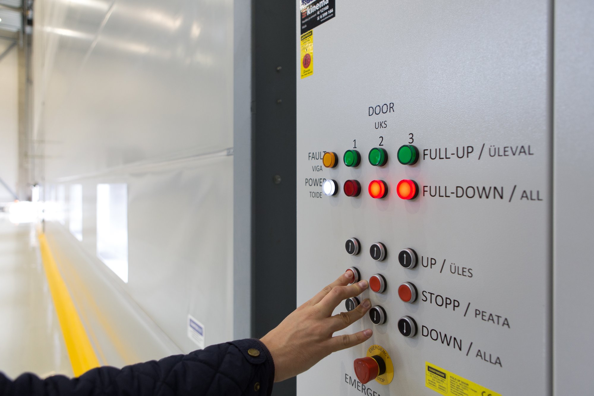 champion door aircraft hangar door control panel interface