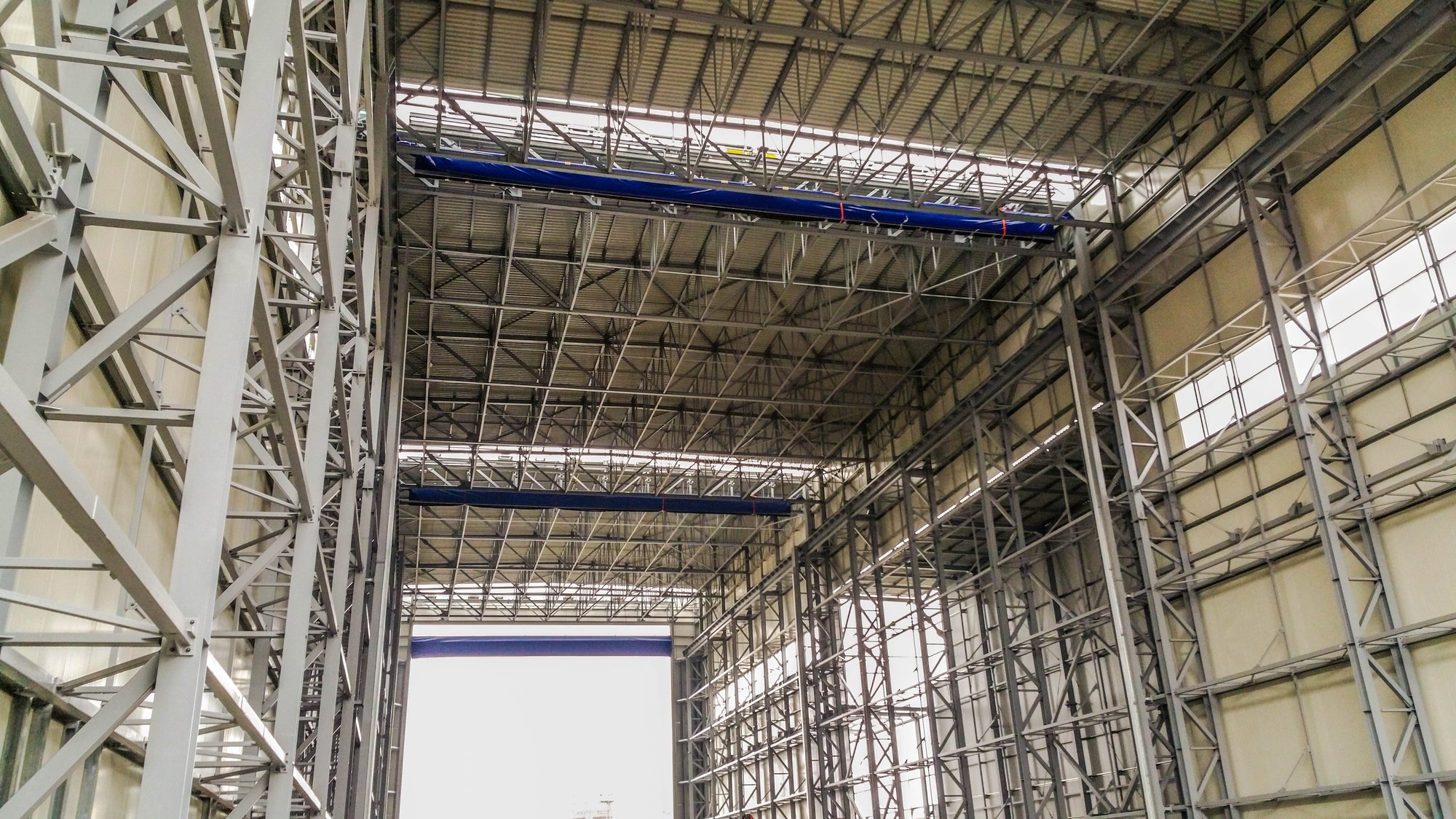 Vertical lifting fabric Shipyard door