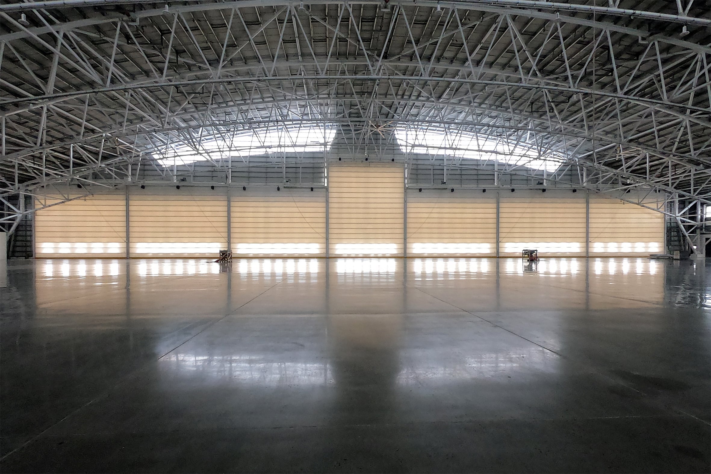 7-leaf hangar door