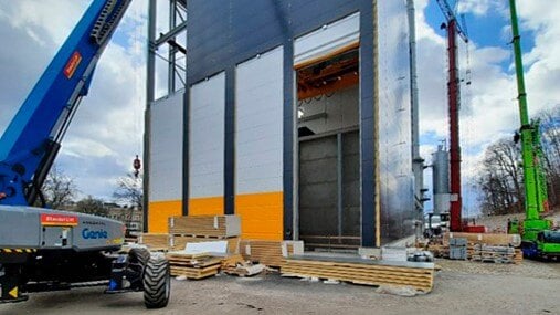 Fabric fold-up industrial doors