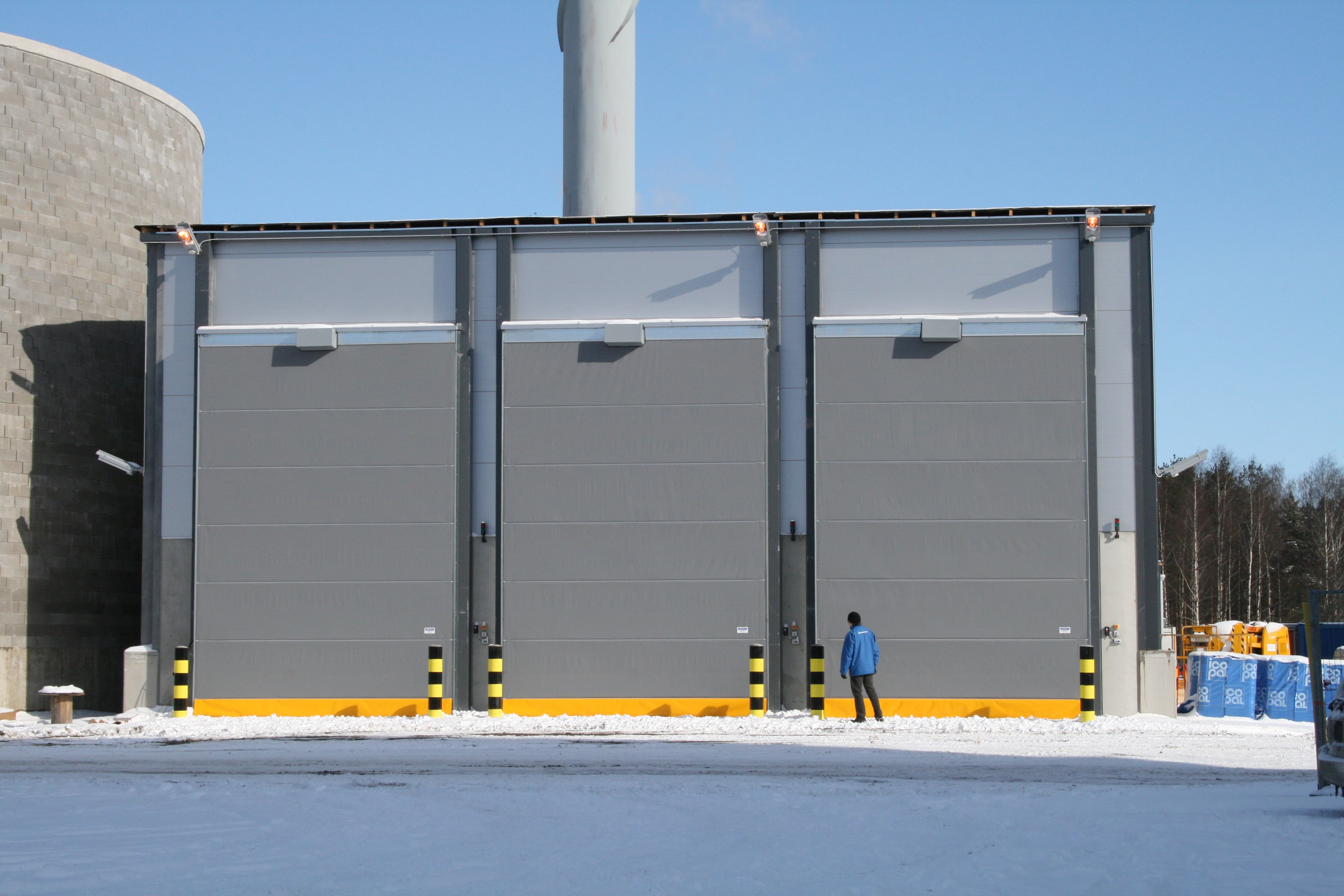 Fabric fold-up industrial doors
