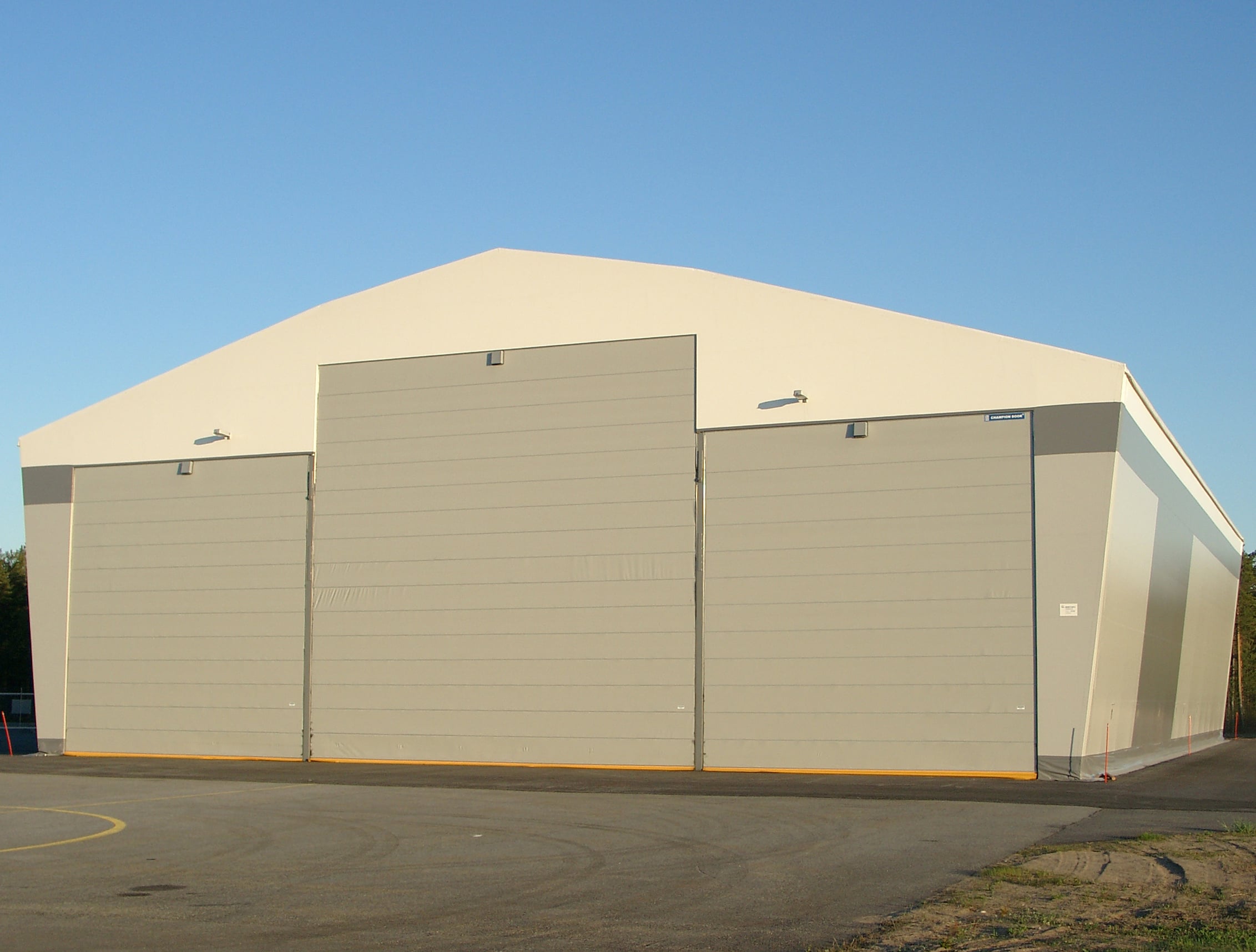 Multiple-leaf hangar door